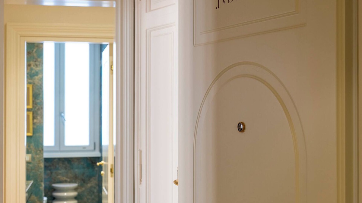 Rione II Trevi Apartment | Iustitia - Apartment with Frescoes