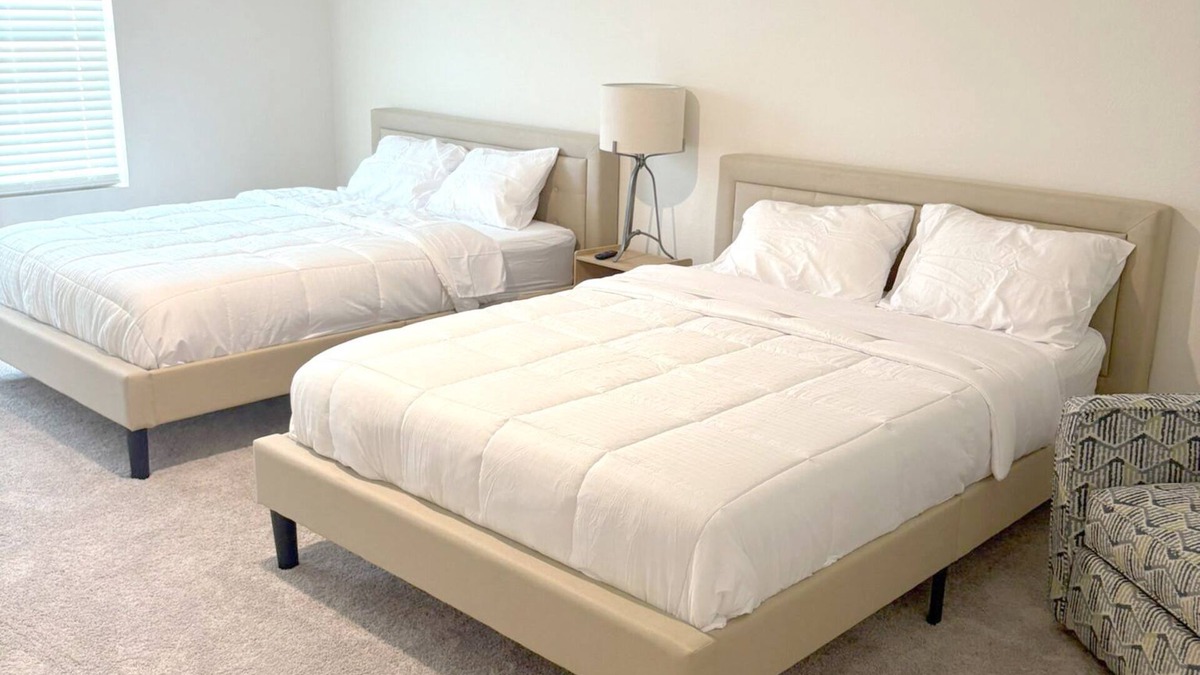 Weston House | Ivana Lodge 2-QueenBed 1Bath Retreat