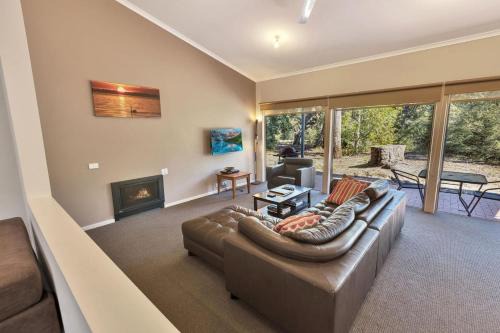 Forge Creek House | Ivanhoe - Waterfront Retreat