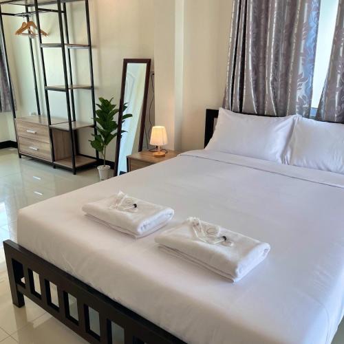 Si Racha House | Ivory House Sriracha