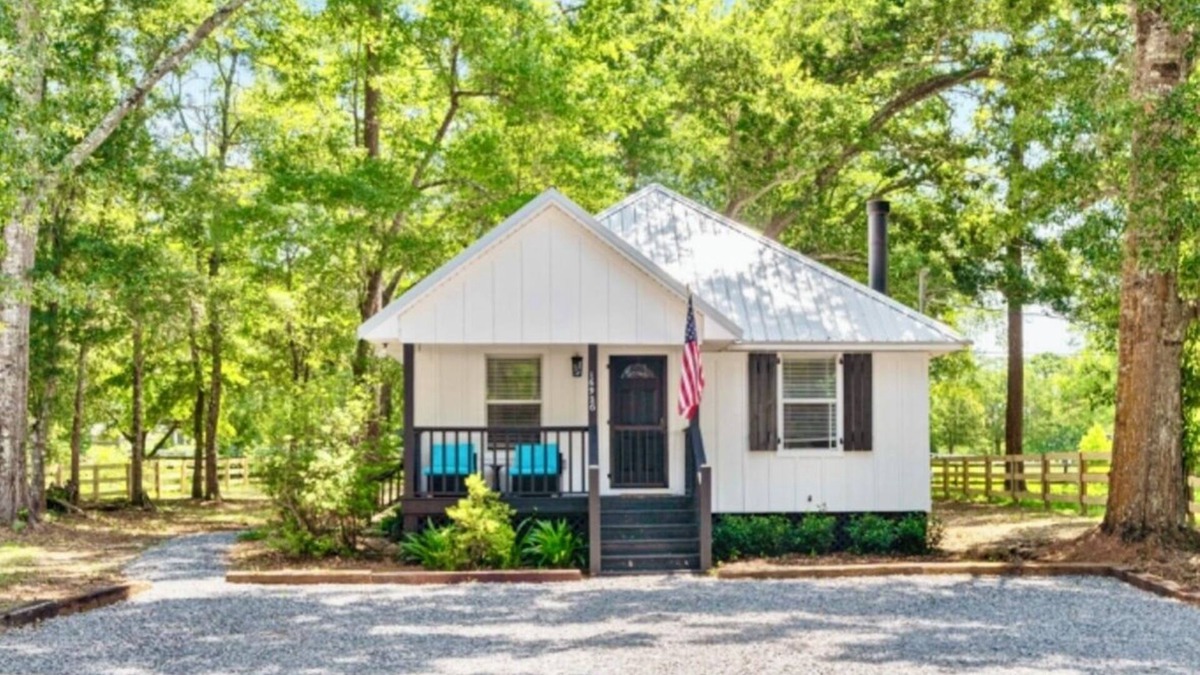 Point Clear Cottage | Ivy Cottage in Fairhope, Alabama