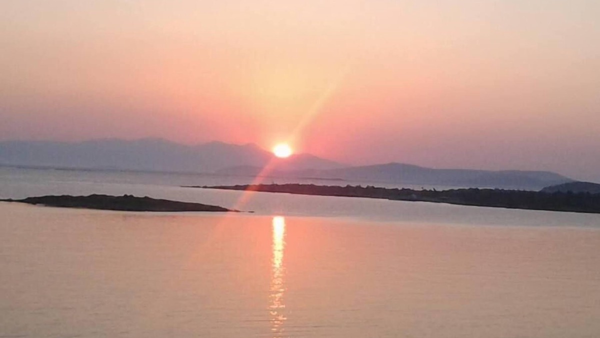 Ildır Koyu Villa | Izmir: Beachfront- seaside holiday villa from owner in Cesme ,Turkey.VILLA BANUHouse with garden