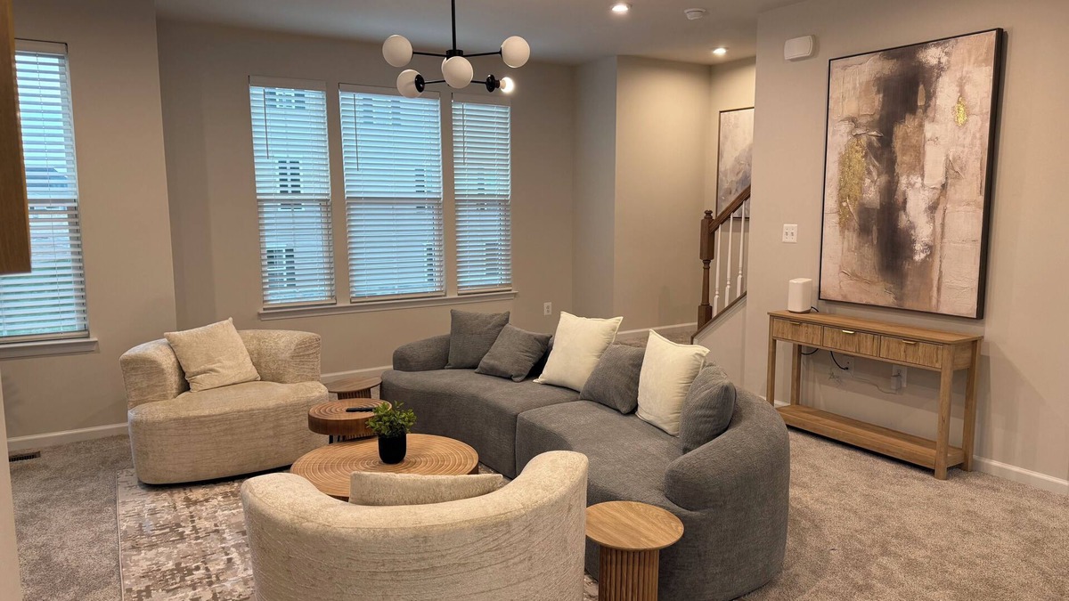 Fredericksburg House | J cornerstone Modern House Charming 3 room townhome in delightful Fredericksburg