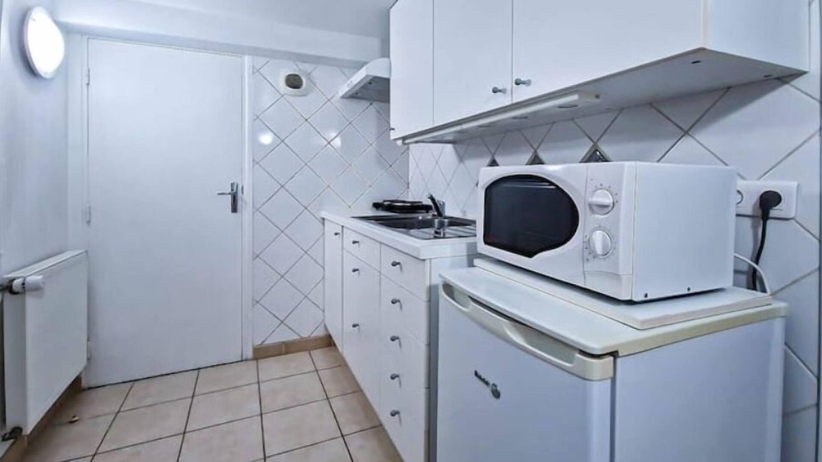 Trappes Apartment | J2 Studio 3 beds on garden level + parking lot