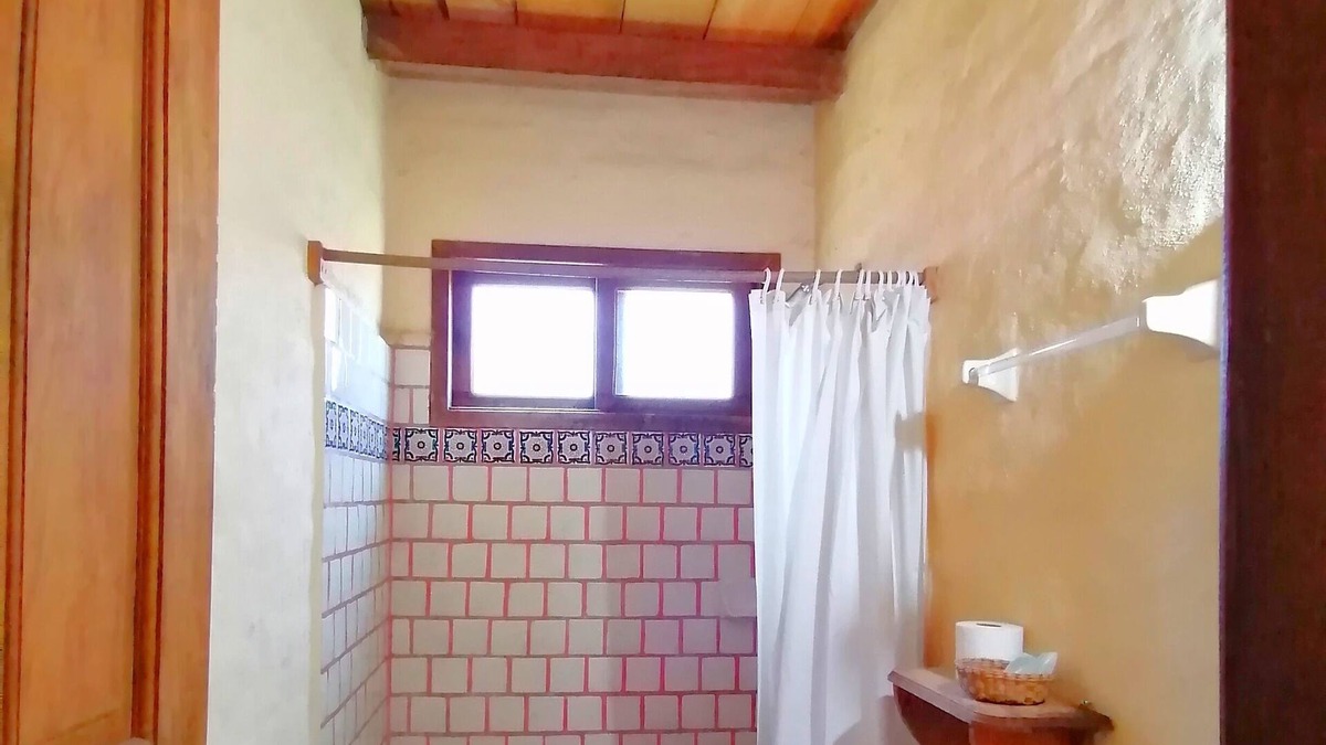 Mascota House | JACARANDA CABIN