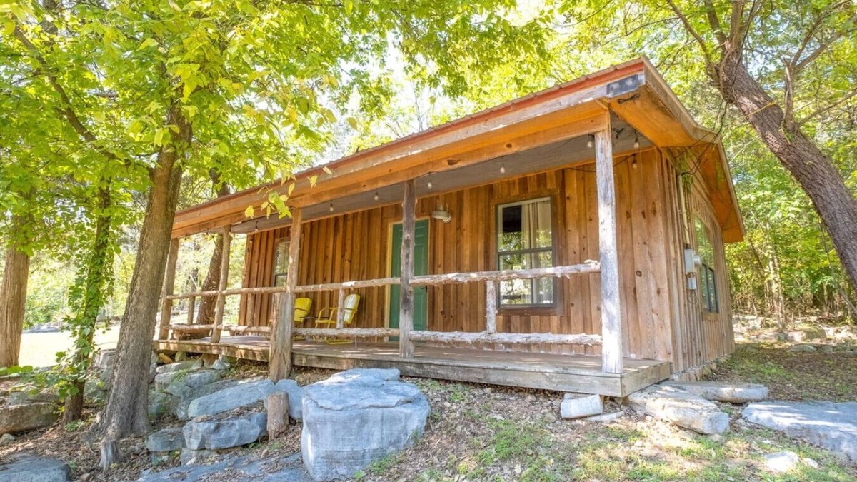 Newnata Cabin | Jack's Bend~ A Guest Cottage ON Sylamore Creek