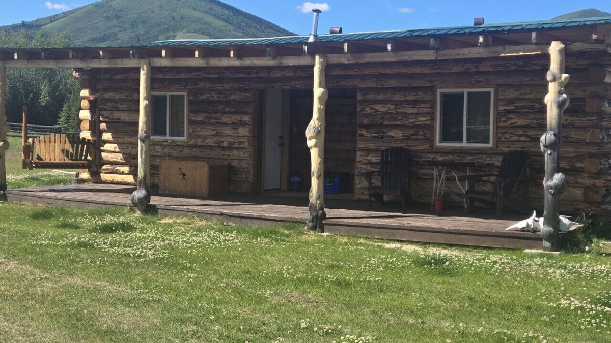 Buckinghorse River Cabin | Jack Side of Grizzly Cabin at Sikanni Ranch