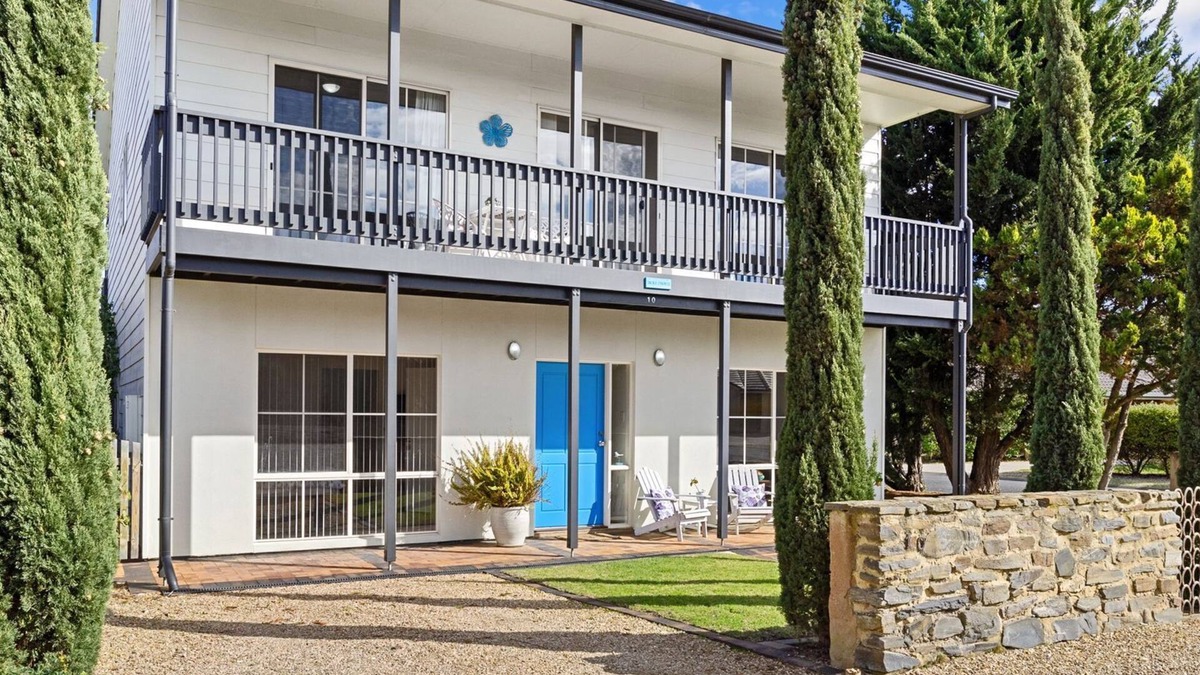 Normanville House | Jacks Corner - Moments to the beach, free wifi, pet friendly - wont be disapointed!