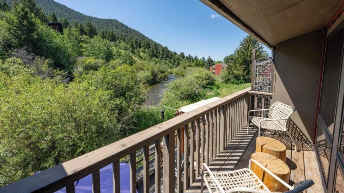 Jackson House | Jackson Hole end unit townhome near historic town square and ski resorts