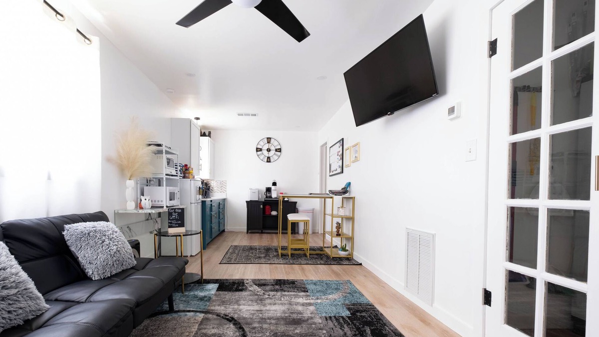 Amarillo House | Jackson St Duo. Near I-40, DT, & Rt 66 Historic Dist. Perfect for larger groups