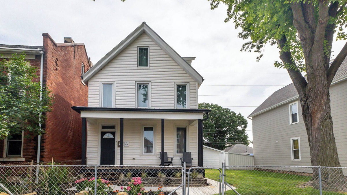 Dubuque House | Jackson Street Suite House