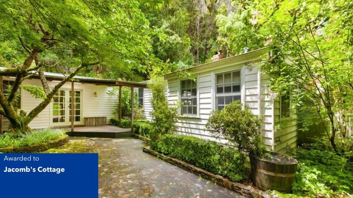 Walhalla Cottage | Jacomb's Cottage and Studio. Enjoy the Tranquillity. Walk to Town