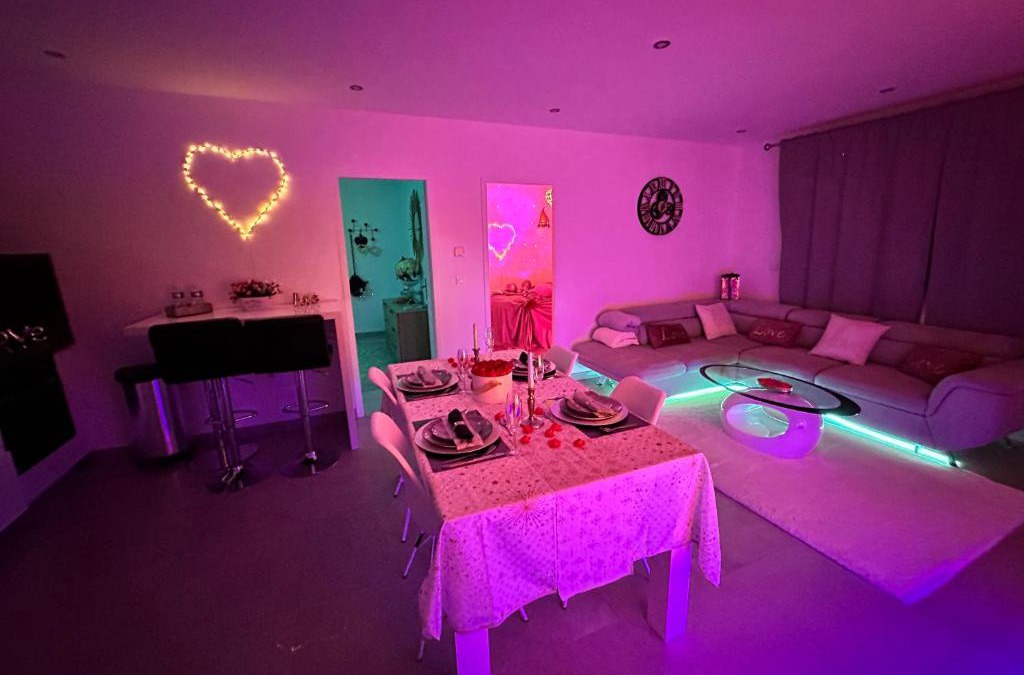 Freneuse Apartment | Jacuzzi Appartement love room