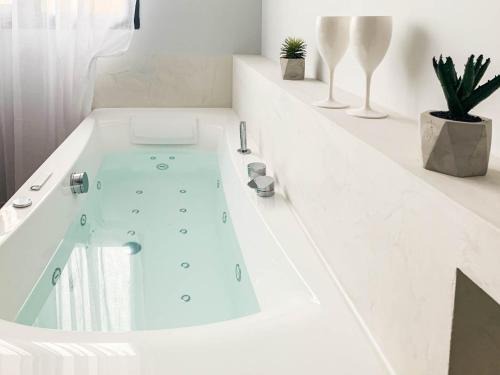 Annecy Old Town Apartment | Jacuzzi Bay avec LITERIE GRAND LUXE proche du lac Annecy Avenue du Parmelan