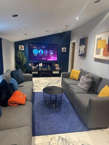Watford Apartment | Jacuzzi Retreat in Watford
