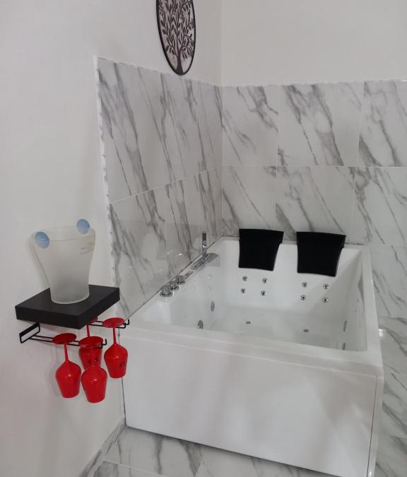 Marsala Apartment | Jacuzzi Suite King