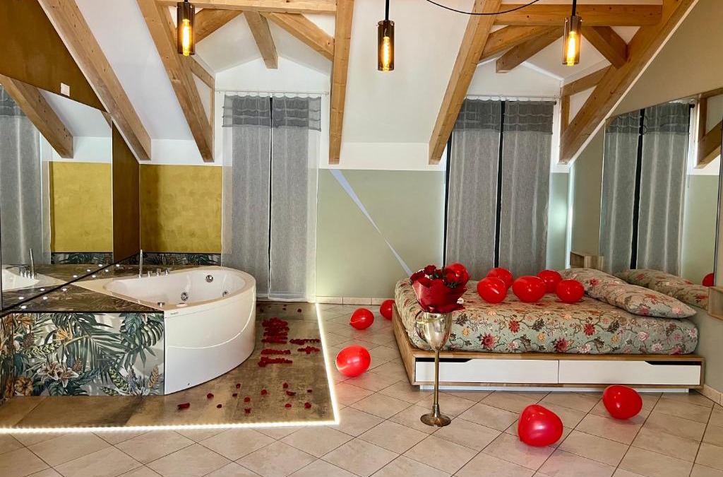 Roman Quarter Apartment | Jacuzzi Turin Center - Serendipity Suite