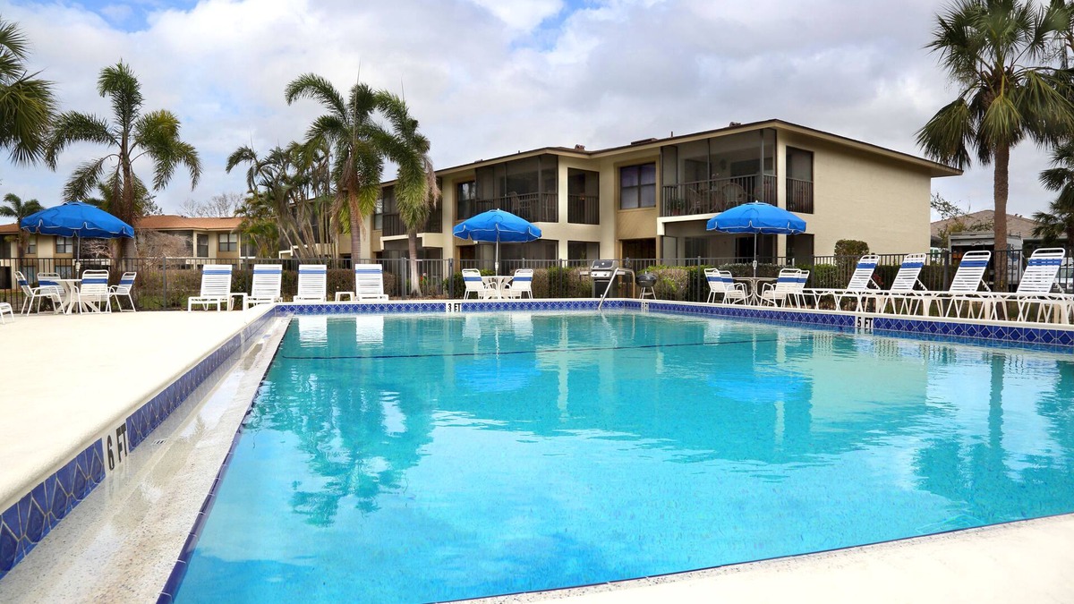 Truckland Condo | JAK'S Hideaway Close to the Beach