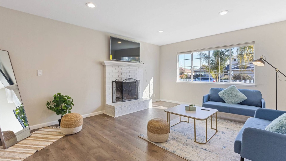 Cambrian House | JANE'S HOME - Homely 3b2b Single Family House