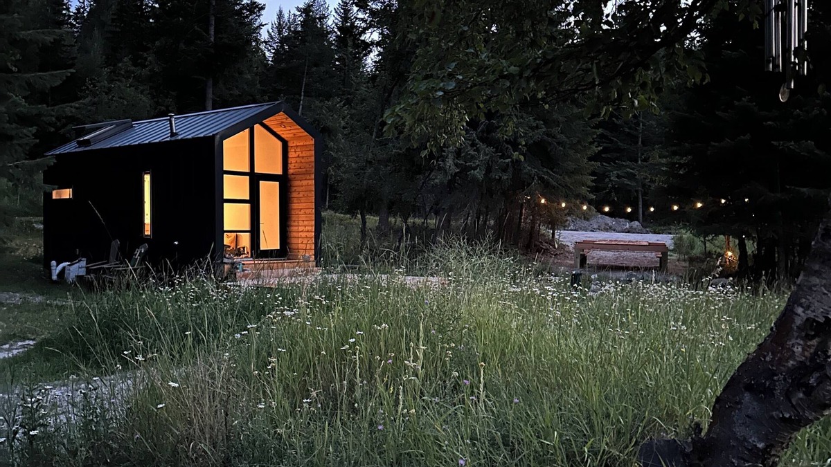 Lakeside House | Japandi Tinny Home Nestled in the Montana Mountainside.