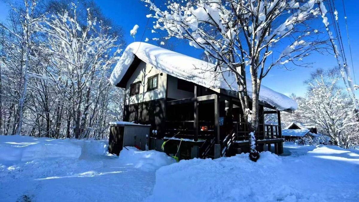 Niseko Villa | Japanese modern house with Onsen