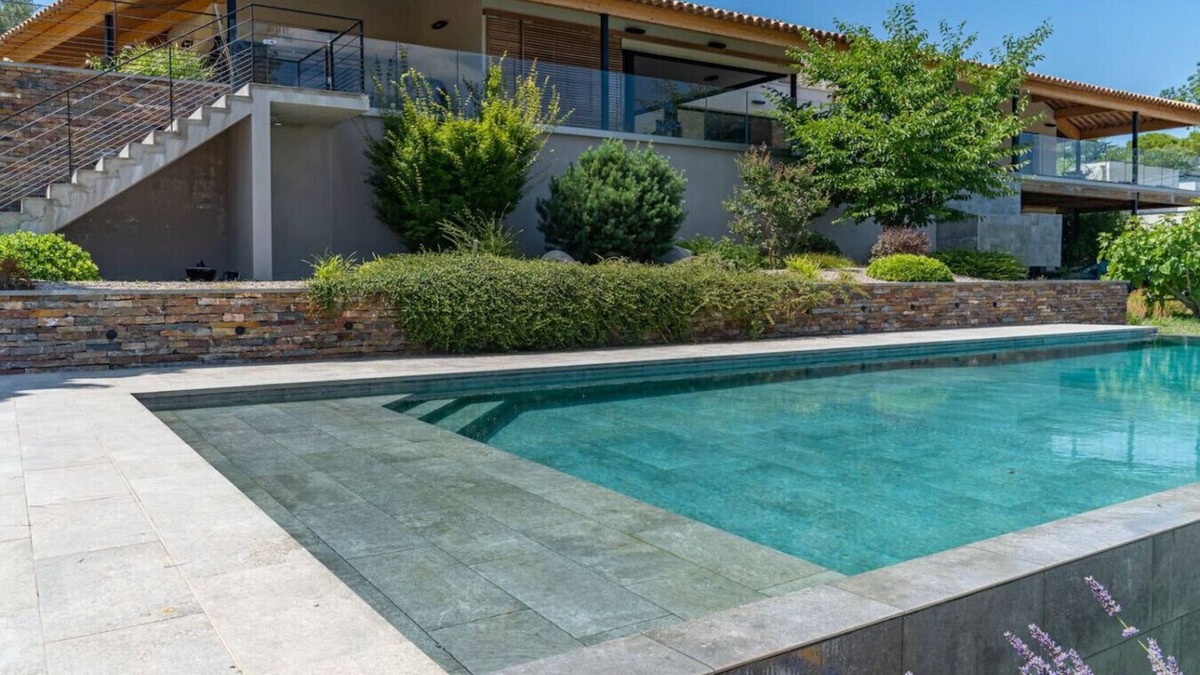 Saint-Gely-du-Fesc Villa | Japanese style villa on the hills of the village of Saint Gely du fesc