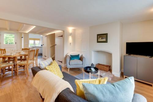 Wenhaston House | Japonica Cottage