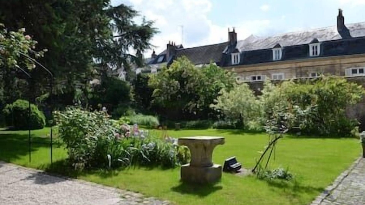 Arras Apartment | Jardin de la Préfecture