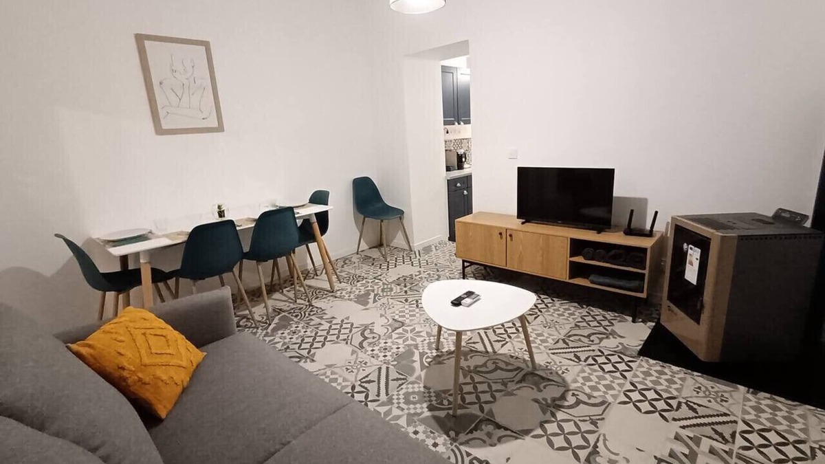 Fontainebleau Apartment | Jardin Saint Merry sleeps 2