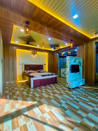 Mayapur Apartment | Jarokhā by Nivāsa- Scenic Stay Overlooking Ganga, Mountain View, 2 minutes from Ganga Ghaat, 10 minutes from Raja ji national Park