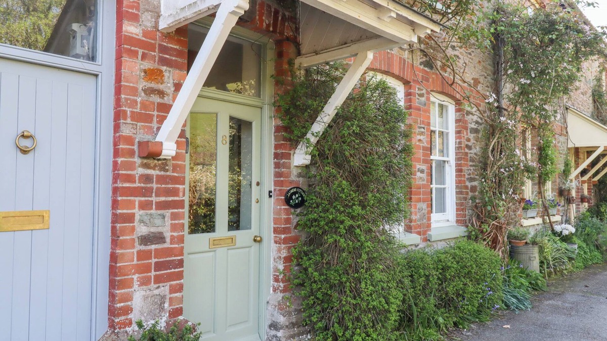 Tuckenhay Cottage | JASMINE COTTAGE, pet friendly, country holiday cottage in Totnes