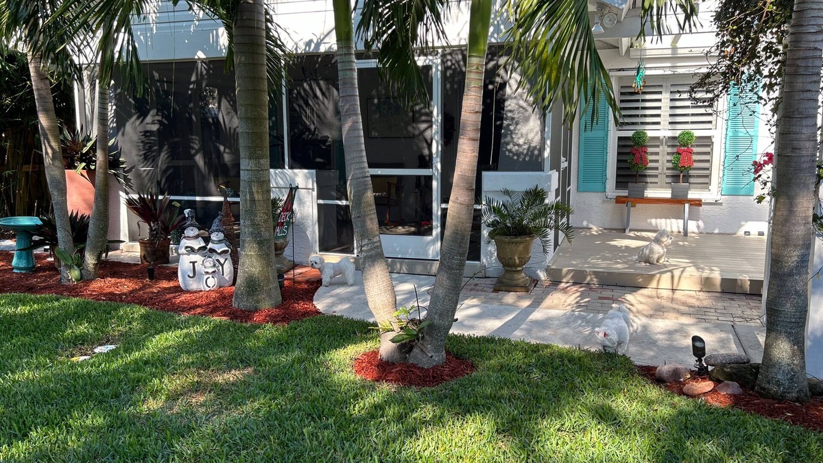 Hobe Sound House | Jasper Cove A Gem in “ Old Hobe Sound” 1 Mile to Hobe Sound Beach