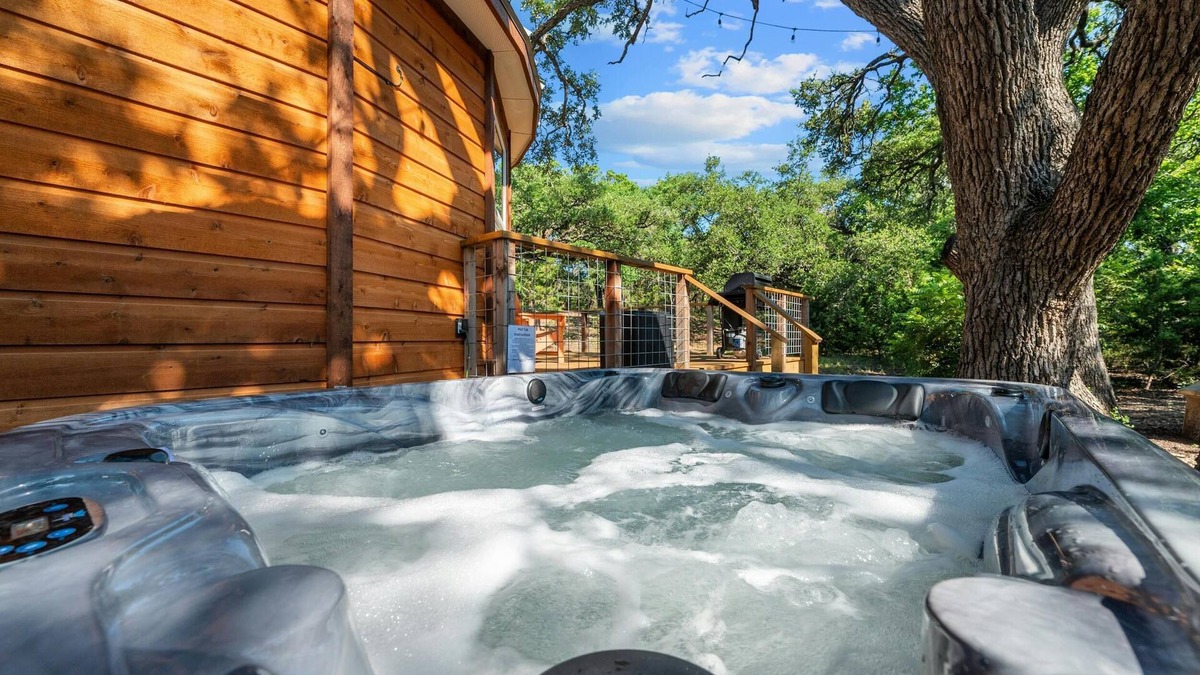 Dripping Springs Cabin | Jaw-Dropping Yurt! King Bed and Spa!