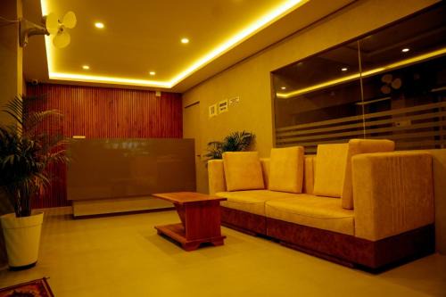 Vaduvanchal Hotel | Jayalakshmi Residency