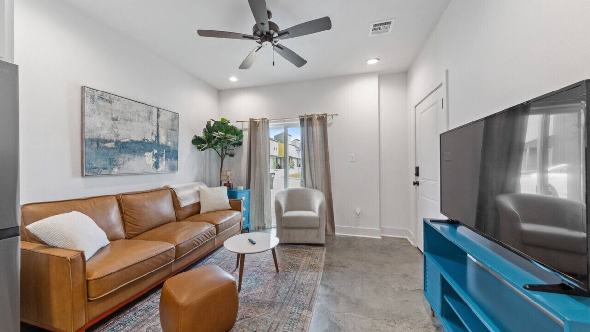 Lafayette House | Jazz House/King Bed/Cozy and Clean/Instant Book