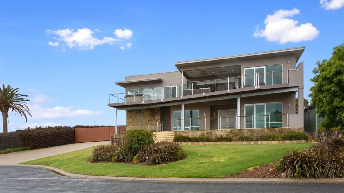 Long Flat House | JB'S Retreat - Rate variable *see rates below*