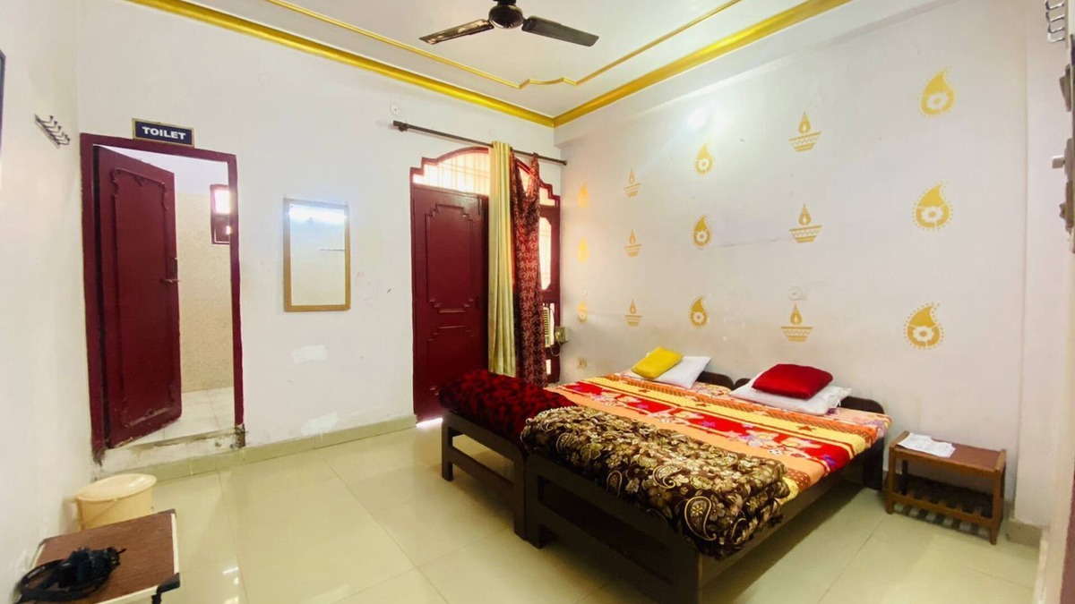 Mohangarh Hotel | JC Guest housenIt is located in Lucknow. there are many facility are available.