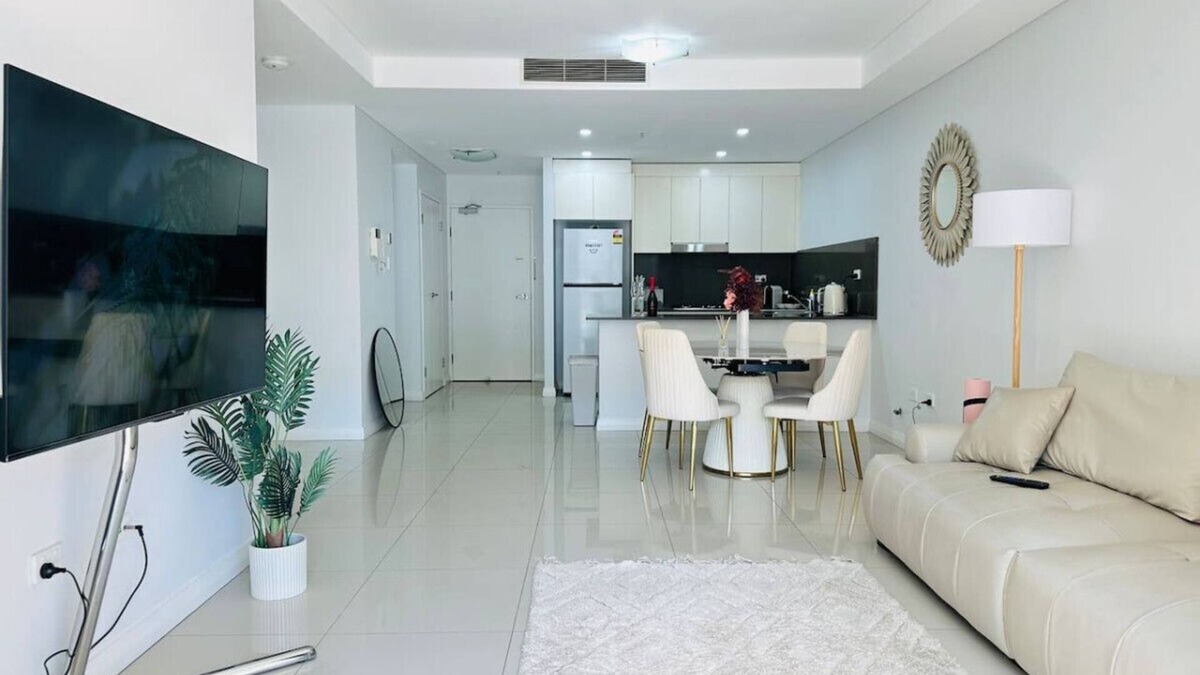 Mascot Apartment | JC Home in Mascot, parking available