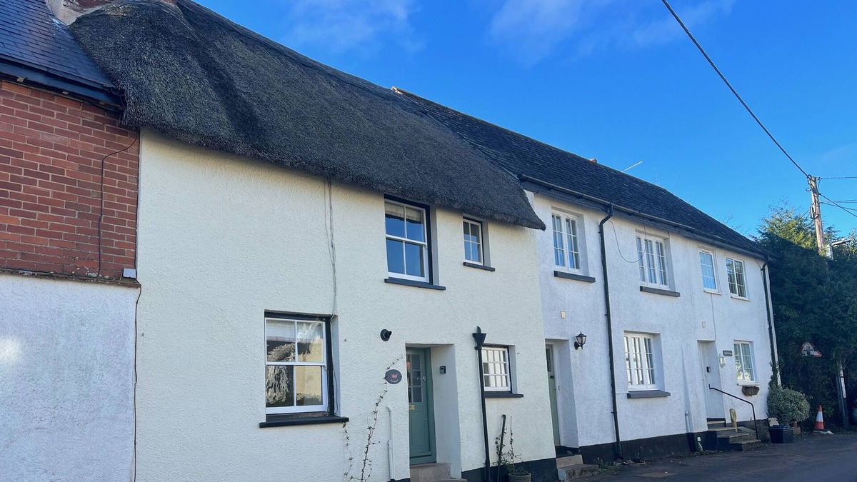 Silverton Cottage | JEAN'S COTTAGE, pet friendly, character holiday cottage in Silverton