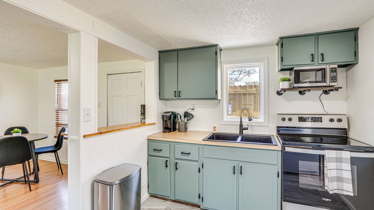 Jefferson City House | Jefferson City Bungalow: Hot Tub & Patio!