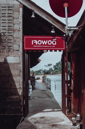 Bang Bao Bay House | JERPORDEE Residence