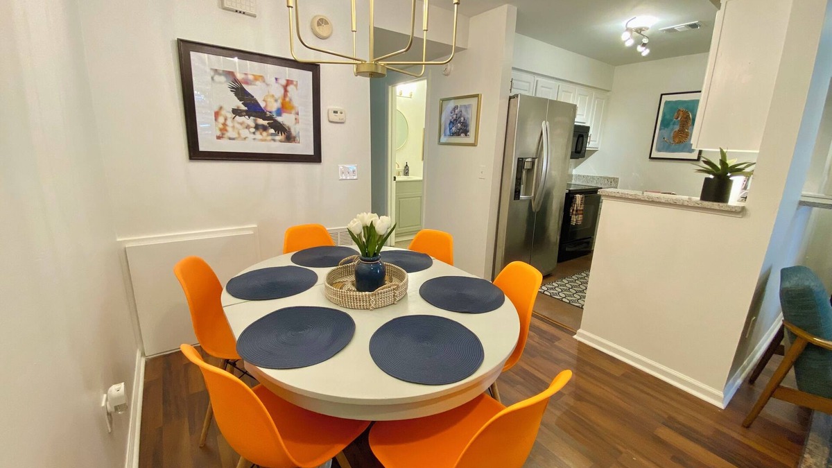 Cary Woods House | JET'S HANGAR: WALKABLE, PET-FRIENDLY, RENOVATED Game Day Townhome!