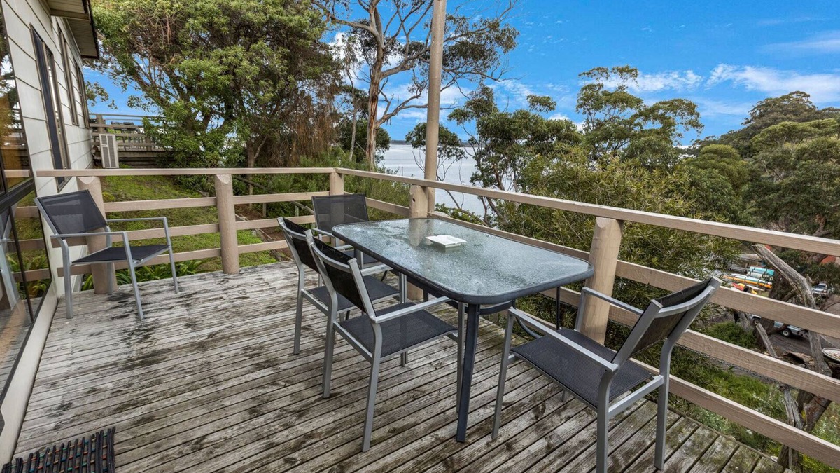 Nungurner House | Jetty View: Lorikeet Cabin - Feel a sense of nature in this rural environment
