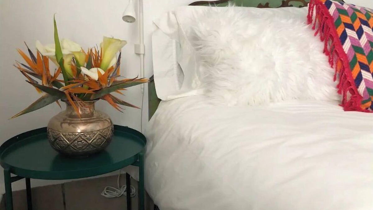 Jingletown Apartment | Jewel-box Studio near Lake Merritt. Work station