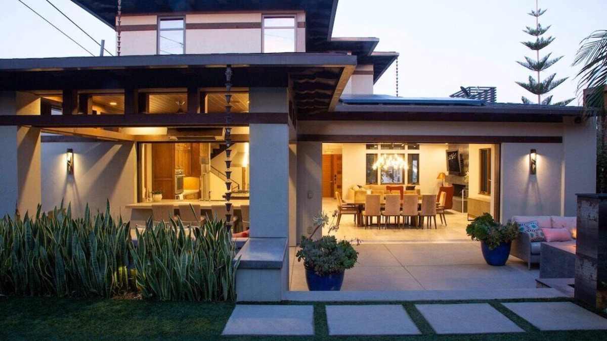 Solana Beach House | Jewel in SB: walk to the beach, enjoy the outdoor patio & firepit!