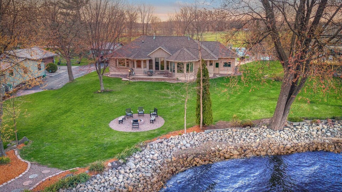 Fremont House | Jewel of Poygan Shores - Lake/Games/Relaxation