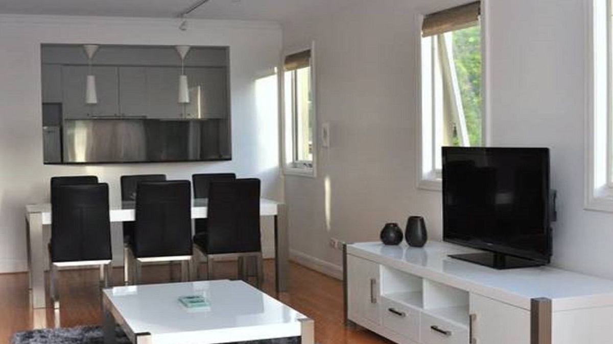 East Melbourne Apartment | - Jewel on Jolimont -