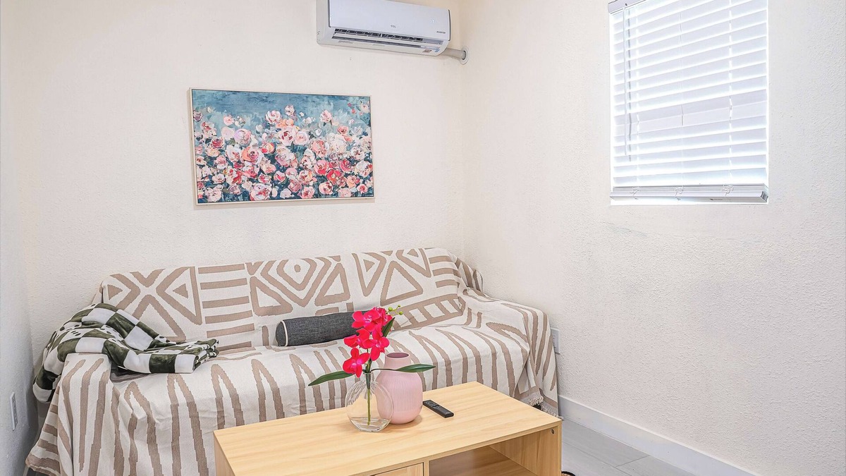 Mayflower Village House | Jie’s 1b1b Arcadia Private Cute Affordable Spot
