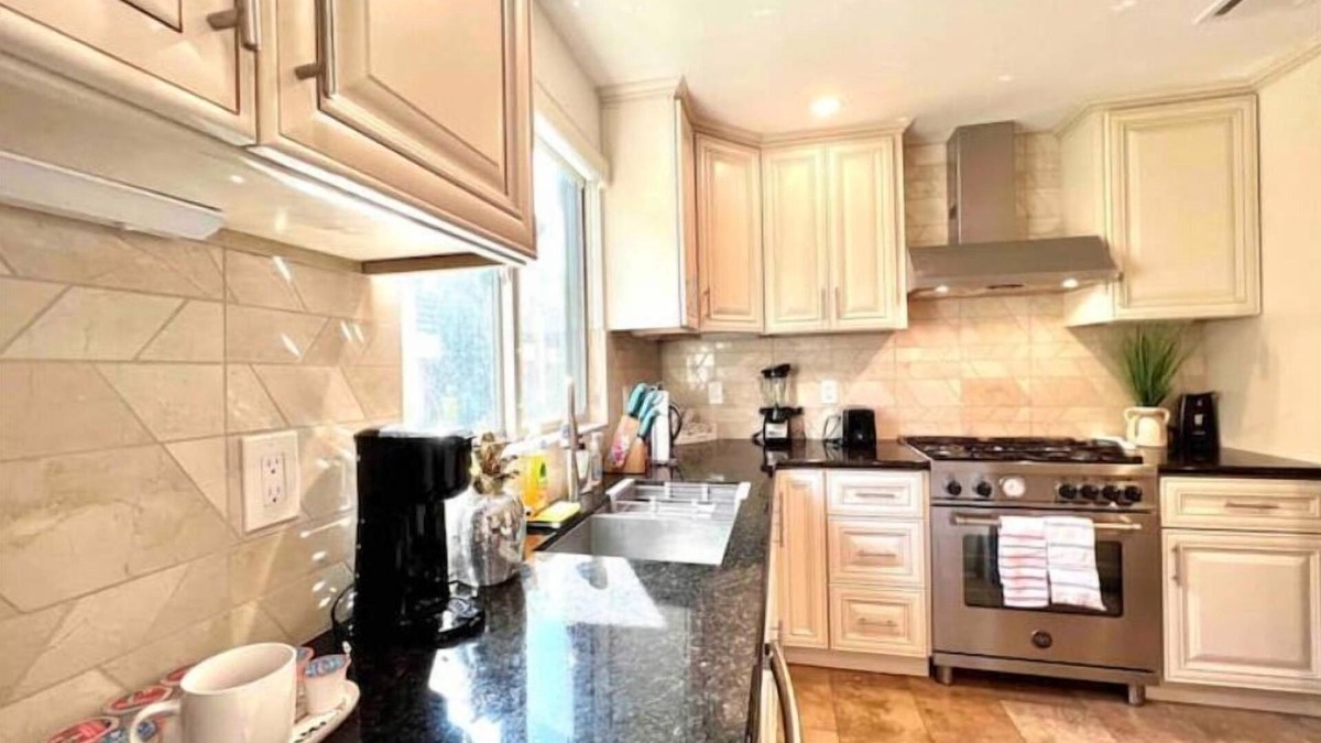 Lamanda Park Apartment | Jie’s choice- Cozy Stay in Pasadena Prime Locationnn