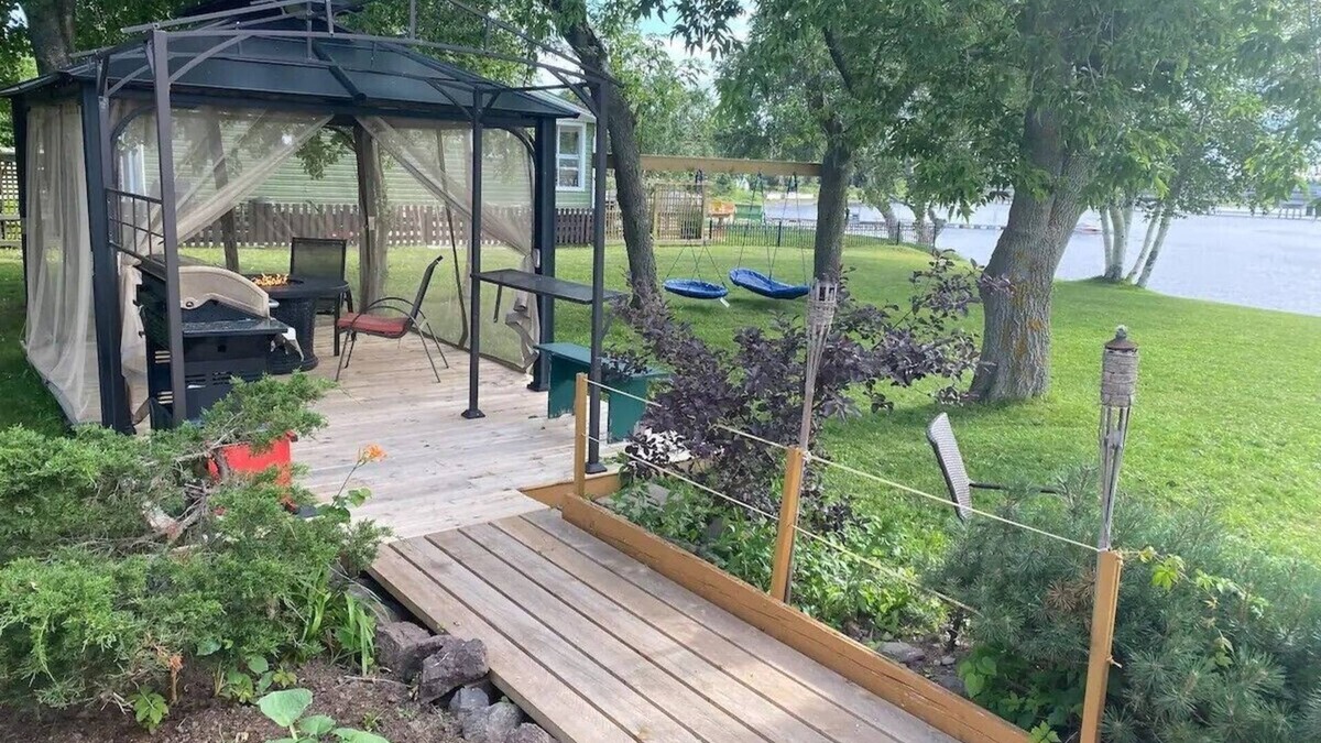 Shediac Bridge Cottage | Jigger's - Spacious Beachfront Cottage